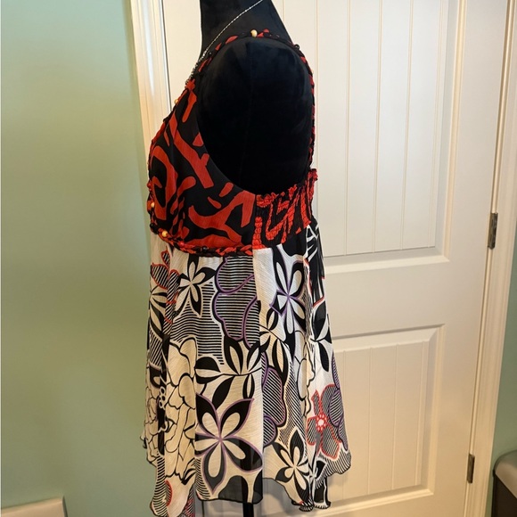 Bisou |bisou Red and Black Floral top size large - Picture 2 of 4